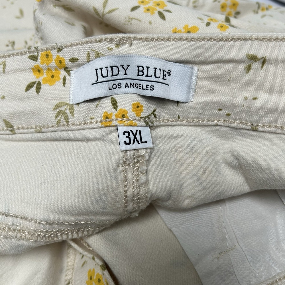 Judy Blue NWT Mid-Rise Floral Print Ecru Jean Denim Short Size 3XL Style #150090 - Picture 3 of 6